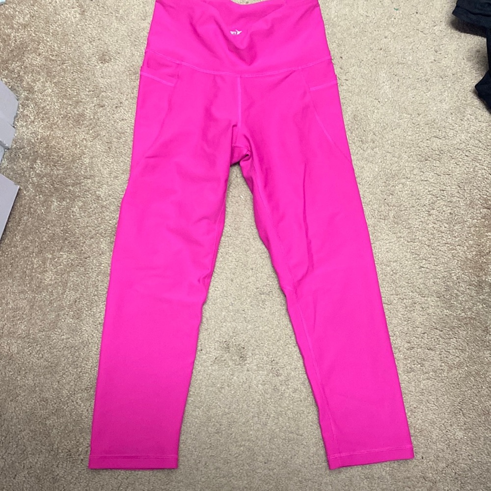 Bright Pink Capri leggings from old navy size small. Phone pocket on side leg